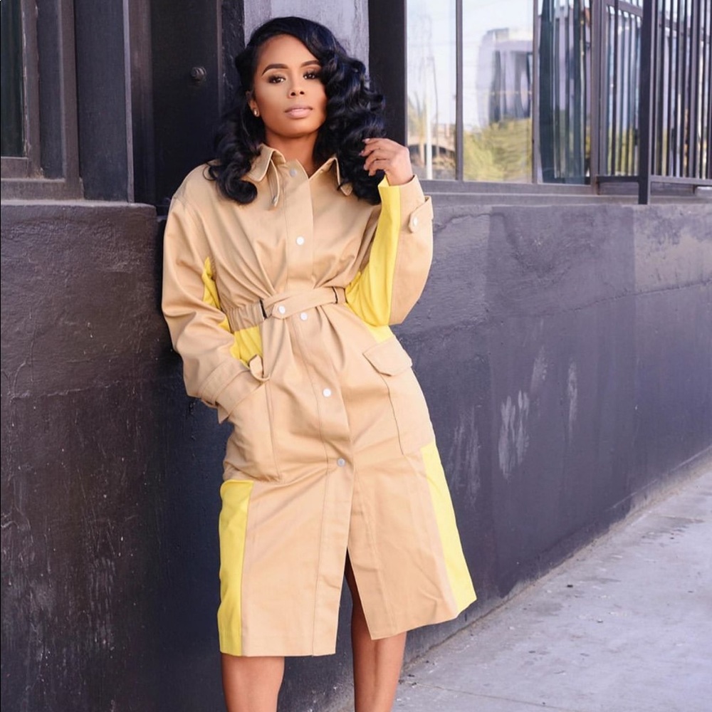 NWT Super Chic trench coat khaki w/yellow SZ L